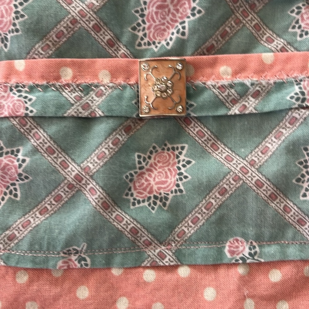 Beautiful Reversible Apron! - Picture 6 of 6